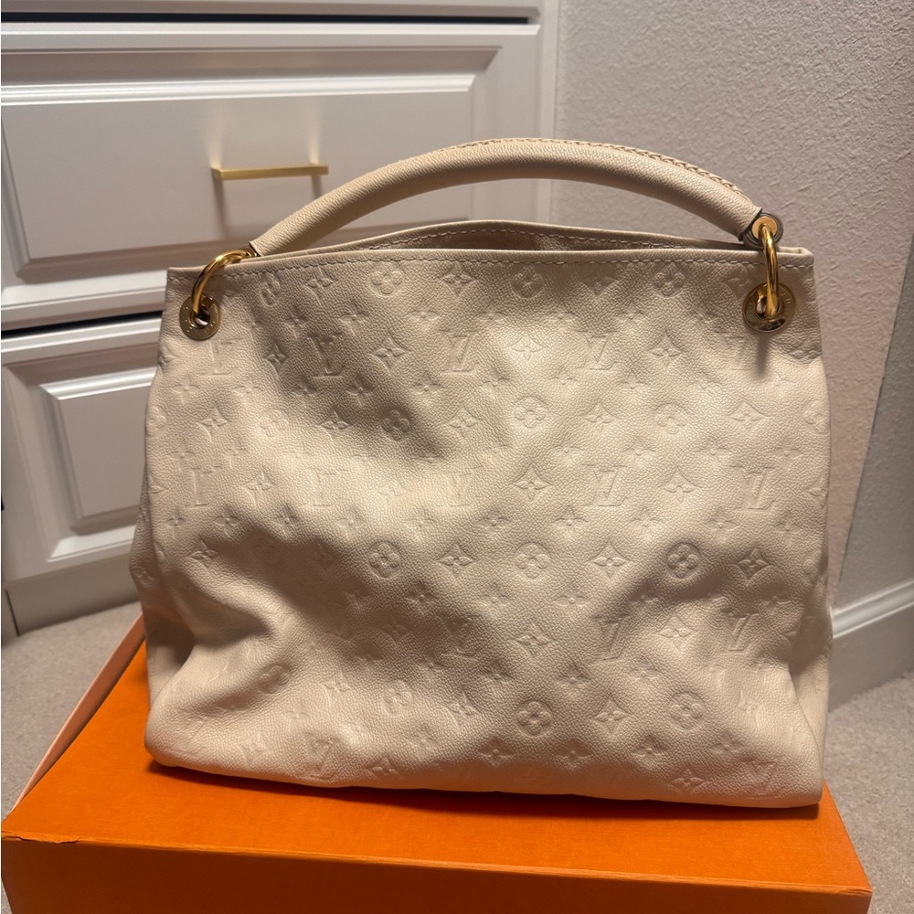 louis vuitton empreinte artsy mm neige